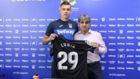 Lunin es presentado con el Leganés. Foto: cdleganes.com