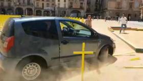 Coche que arrolló las cruces amarillas de Vic.