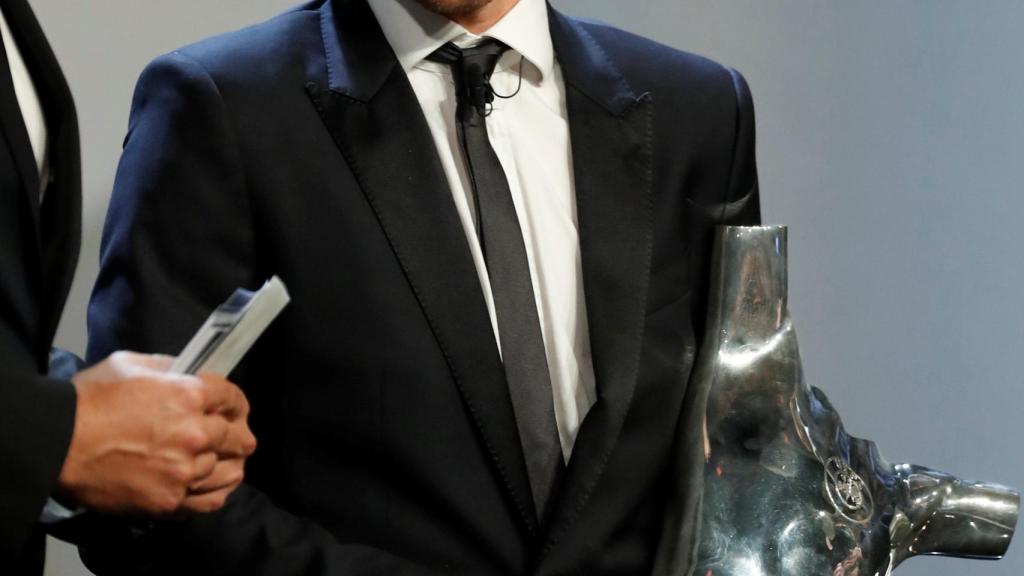 Luka Modric recoge el premio de mejor jugador del año de la UEFA