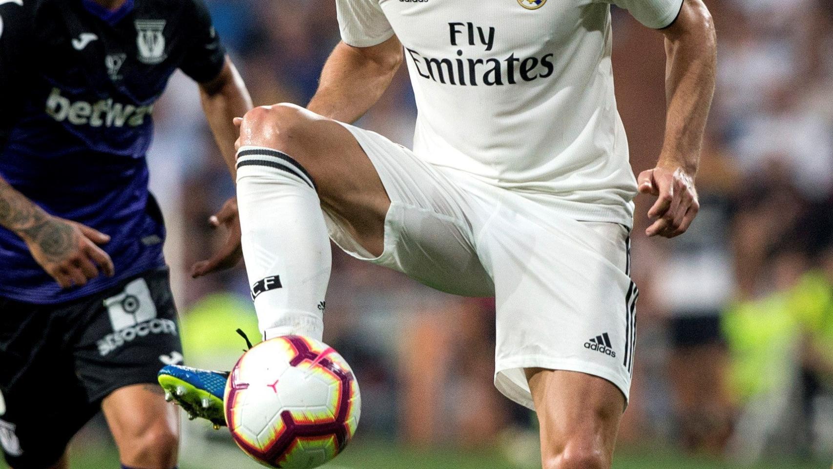 Gareth Bale, controlando un balón