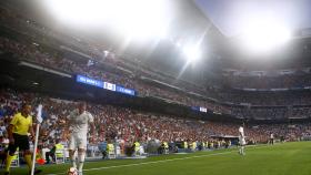 Toni Kroos sacando un córner en el Santiago Bernabéu