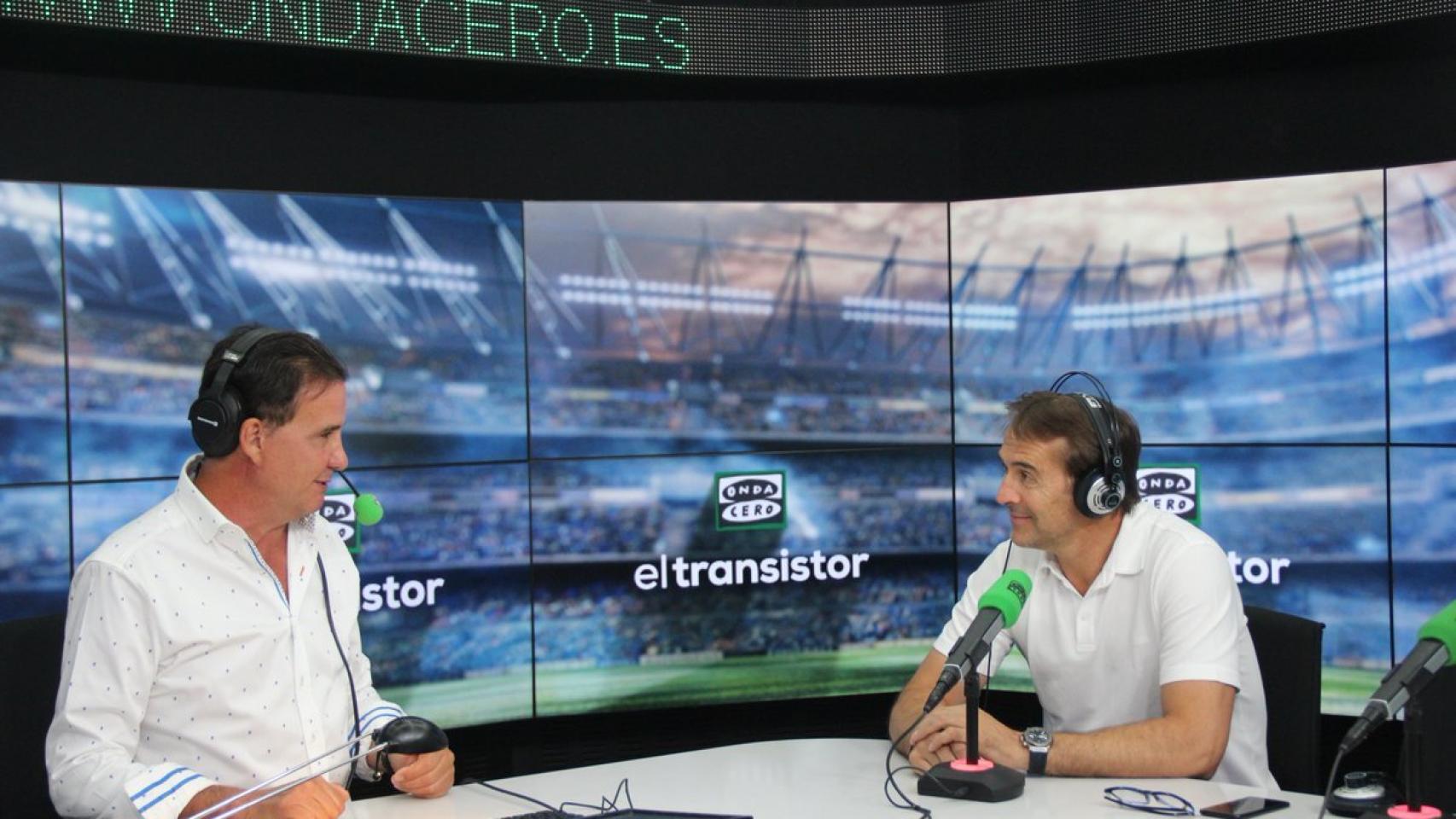 Lopetegui, junto a José Ramón de la Morena. Foto: Twitter(@ElTransistorOC)