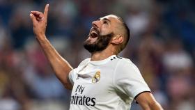 Karim Benzema celebra un gol en el Santiago Bernabéu