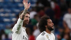 Sergio Ramos y Marcelo saludando a la afición