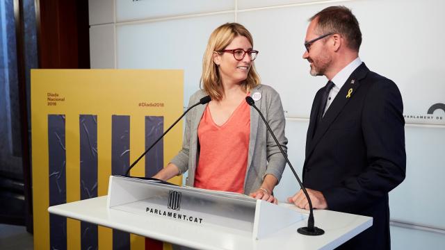 La consellera de Presidencia, Elsa Artadi, y el vicepresidente primero de la cámara, Josep Costa, detallan los actos de la Diada.