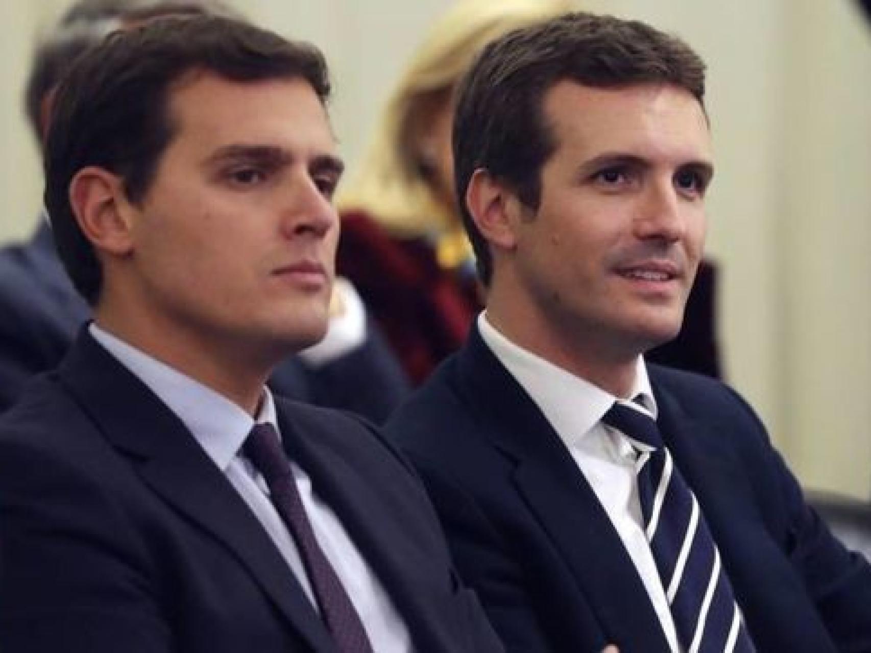 Rivera y Casado batallan por el electorado del centro-derecha.