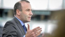 El líder del PPE en la Eurocámara, Manfred Weber, gana puntos para sustituir a Juncker