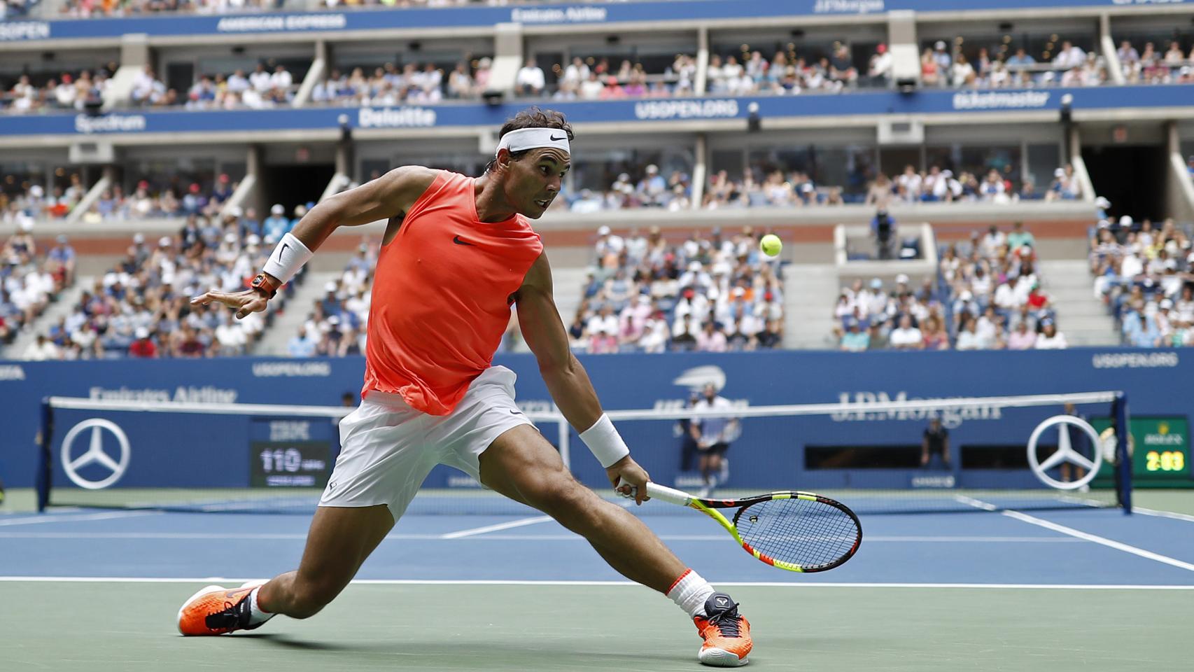 Nadal, devolviendo una bola durante el partido de octavos de final.