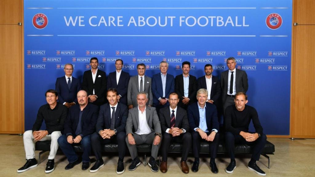 Lopetegui posa junto al resto de entrenadores en la reunión en Nyon