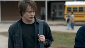 Critican que Charlie Heaton sea ‘El Hombre Elefante’ sin sufrir discapacidad