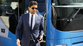 Al-Khelaifi, jeque del PSG, bajando del autobús del club