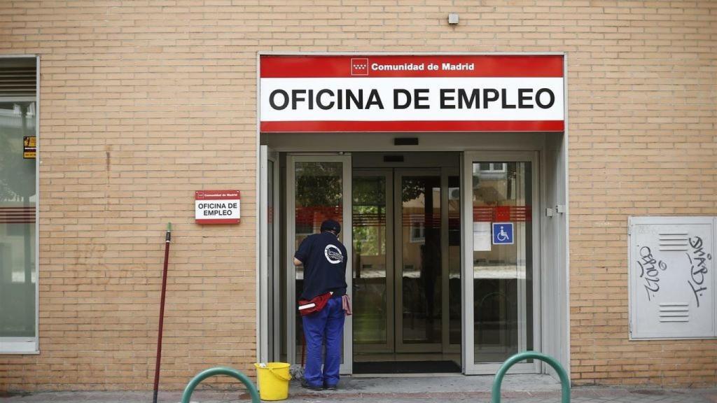 Entrada a una oficina de empleo, en Madrid.