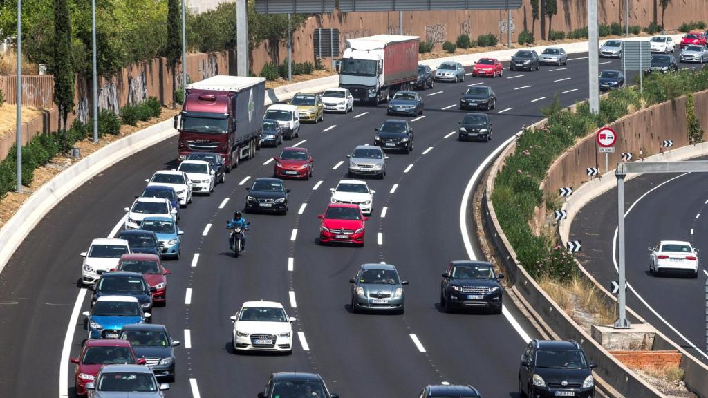 Retenciones en la M-40 durante las primeras horas de la operación retorno de las vacaciones de verano.