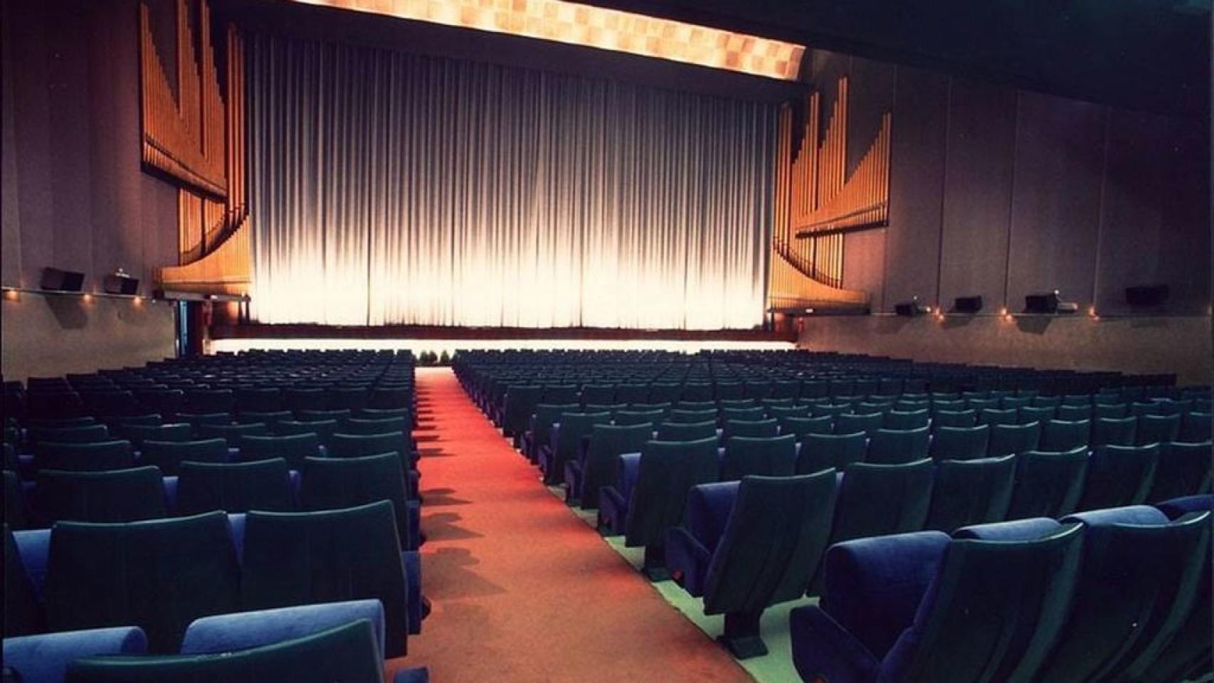 Una sala de cine vacía.