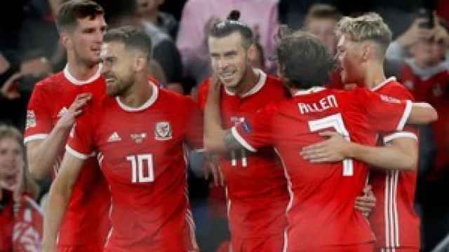 Bale celebra un gol con Gales