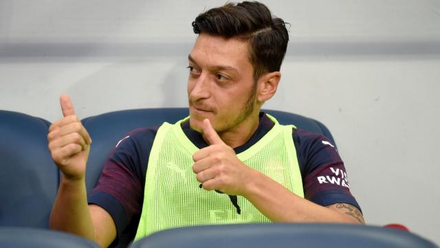 Özil, en el banquillo del Arsenal