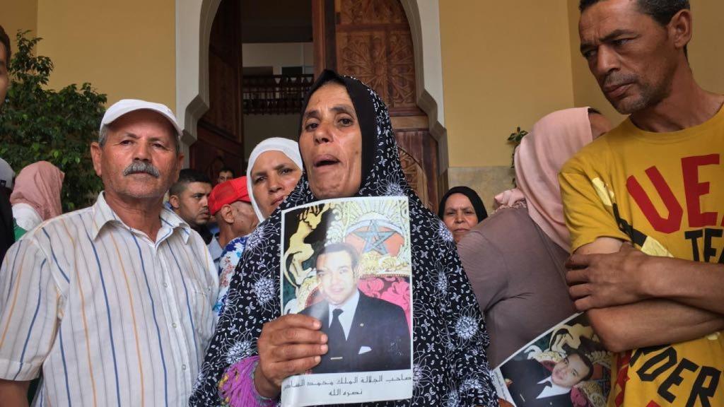 Familiares de los sospechosos durante el juicio