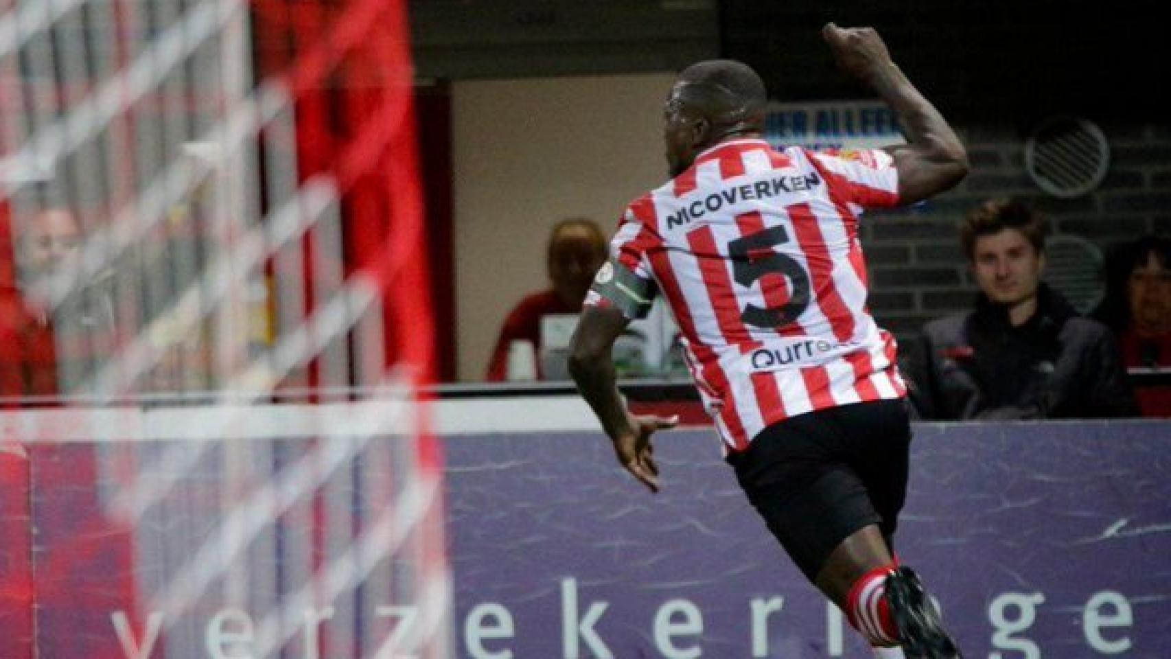 Drenthe celebra un gol con el Sparta Rotterdam. Foto: Twitter (@SpartaRotterdam)