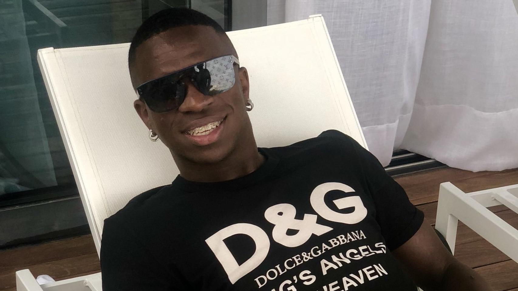 Vinicius descansa en su tiempo libre. Foto: Twitter (@vini11Oficial)