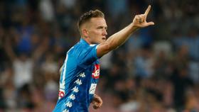 Zielinski celebra un gol con el Nápoles