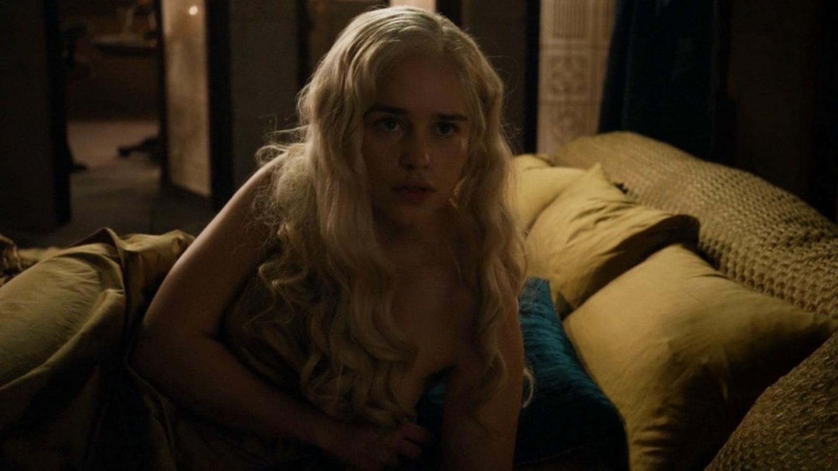 Emilia Clarke renegoció su contrato para vetar desnudos gratuitos.