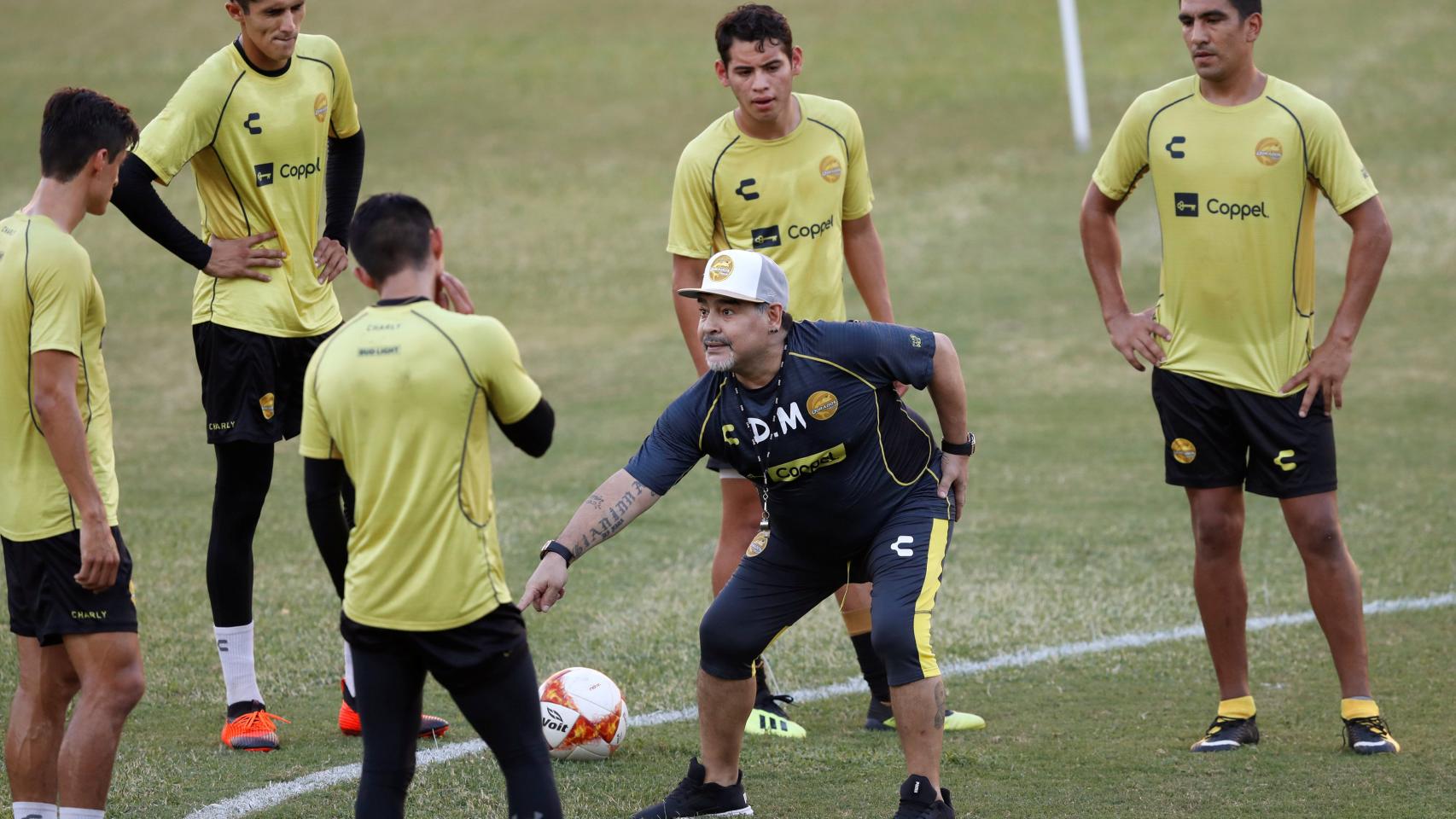 Maradona, en un entrenamiento con Dorados de Sinaloa