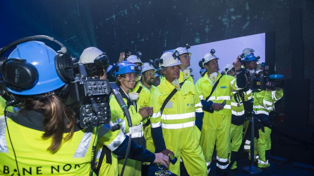 El presidente de Acciona, José Manuel Entrecanales, visita las obras de un tunel que unirá Oslo y Ski.