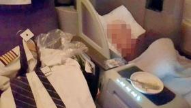 La fotografía del piloto durmiendo tomada por un pasajero y publicada en Mirror