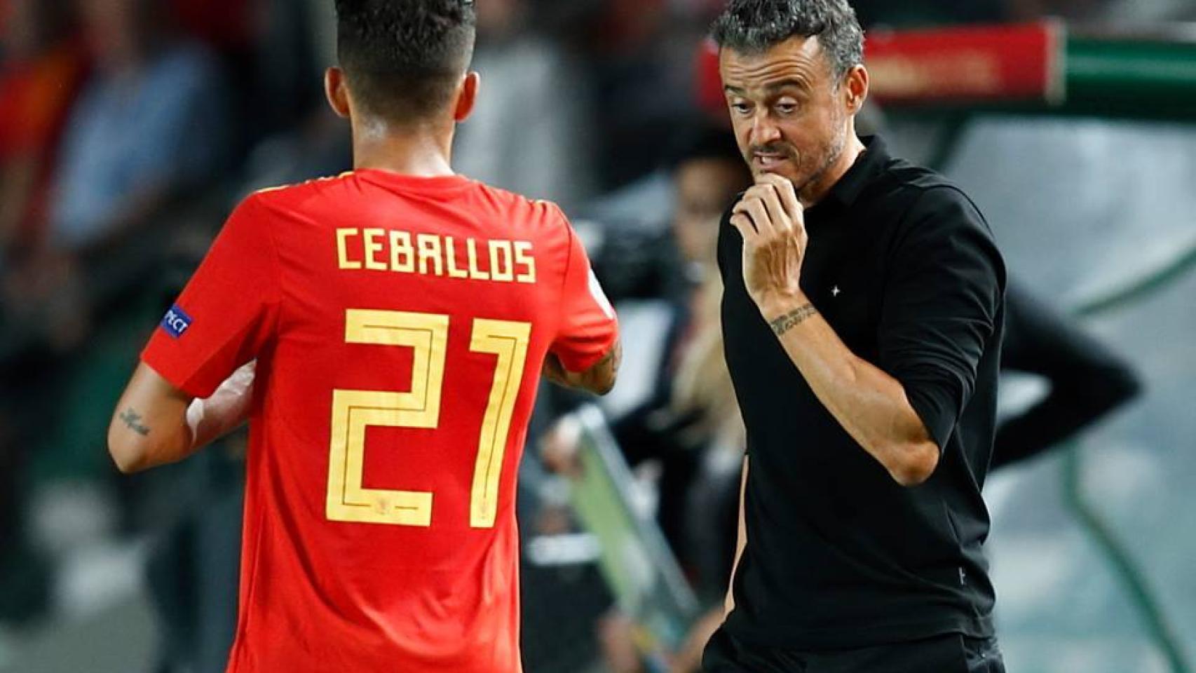 Ceballos y Luis Enrique durante un partido de la Selección. Foto: Facebook (@SeFutbol)