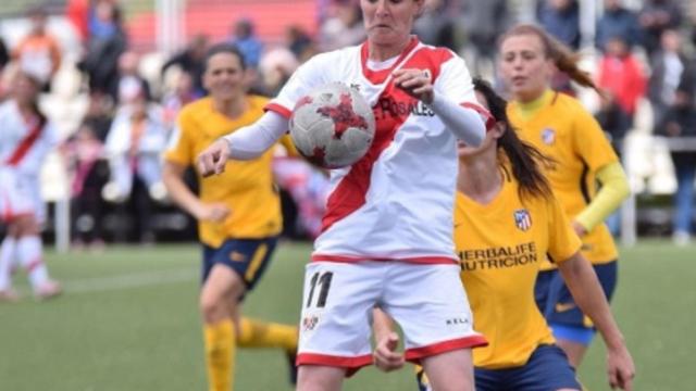 Natalia Pablos durante un partido del Rayo ante el Atlético de Madrid. Foto: rayovallecano.es