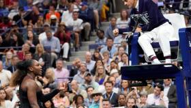 Serena y Carlos Ramos, durante la final del US Open.