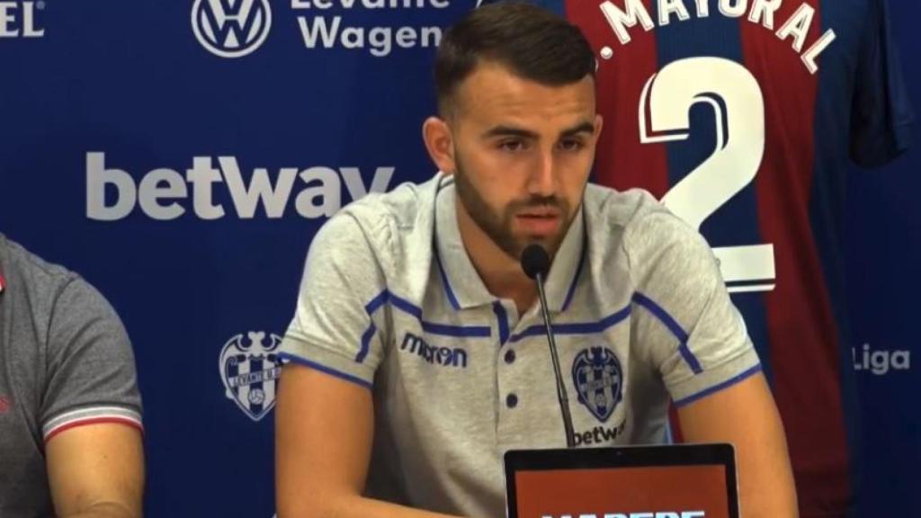 Mayoral, durante su presentación con el Levante