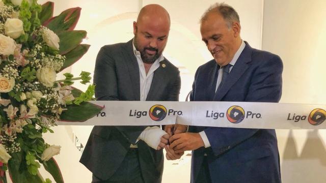 Miguel Ángel Loor, presidente de la Liga Profesional de Fútbol de Ecuador, y Javier Tebas, presidente de La Liga. Foto: Twitter (@LigaProEC)