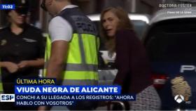 Conchi, la falsa paralítica, ya no oculta su farsa: camina con andador en el registro de su casa