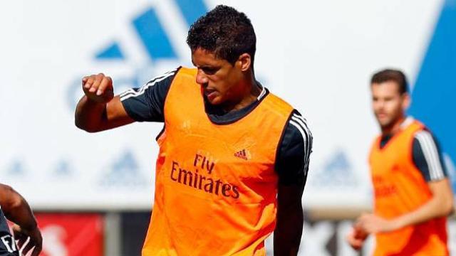 Benzema y Varane durante el entrenamiento