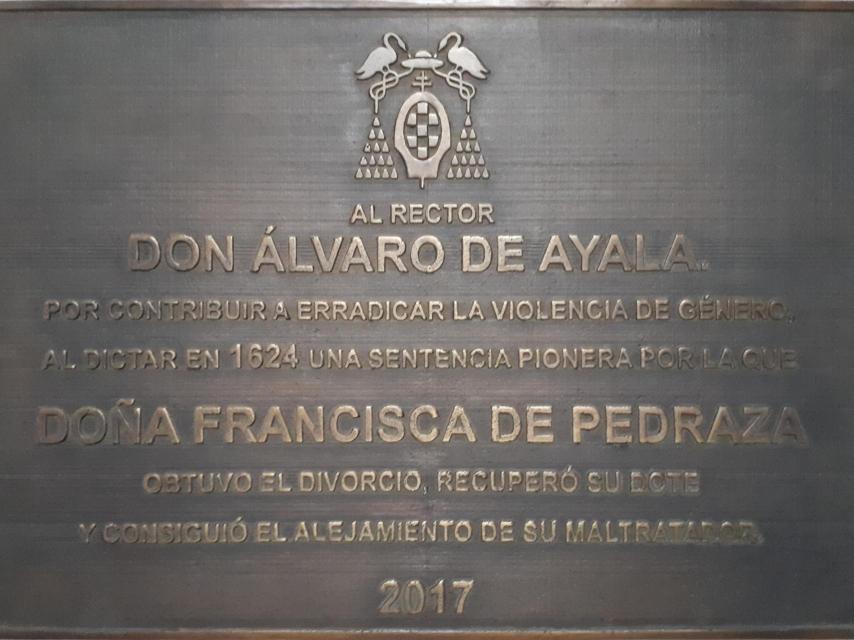 Placa en recuerdo de Álvaro de Ayala y Francisca de Pedraza por la Universidad de Alcalá
