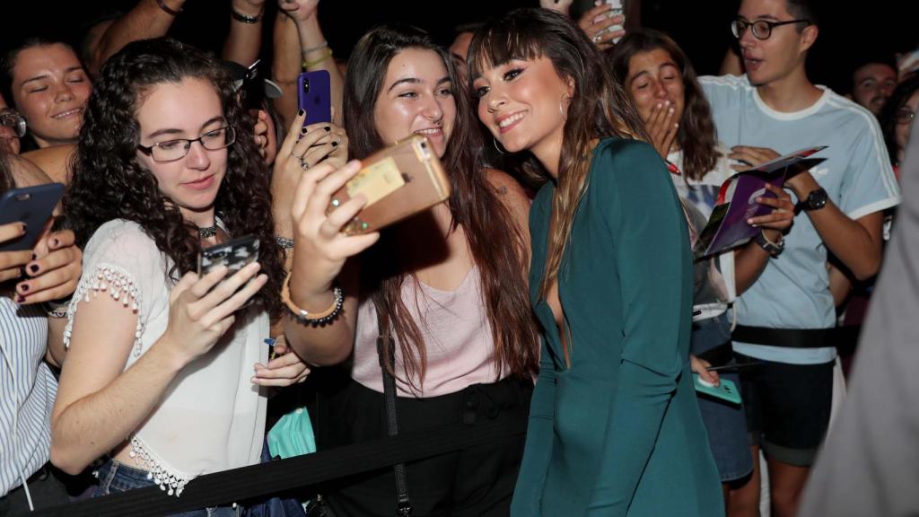 Aitana a su llegada a la cena de gala.