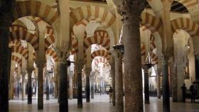 Interior de la Mezquita-Catedral de Córdoba.