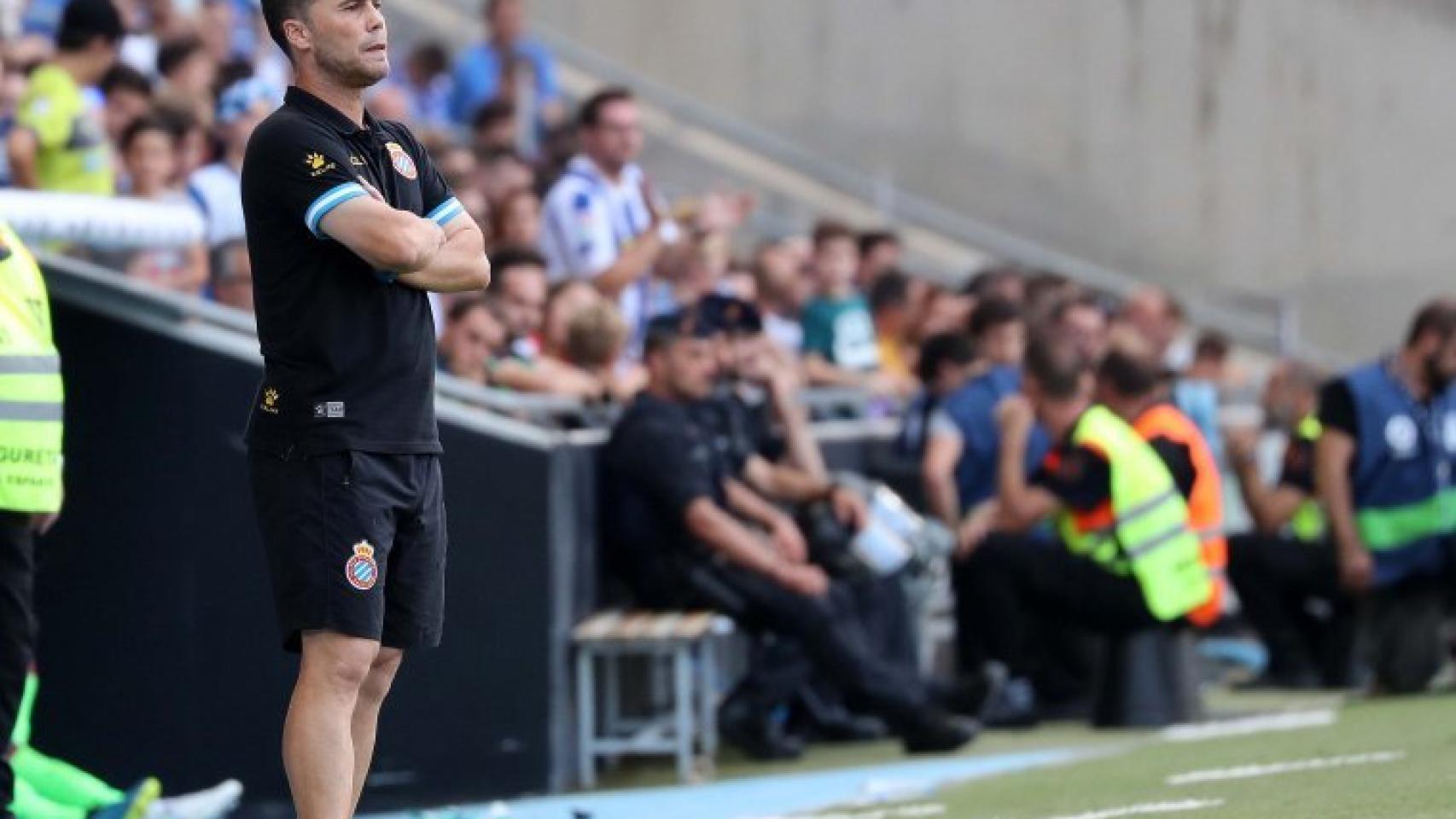 Rubi en el área técnica. Foto: Twitter (@RCDEspanyol)