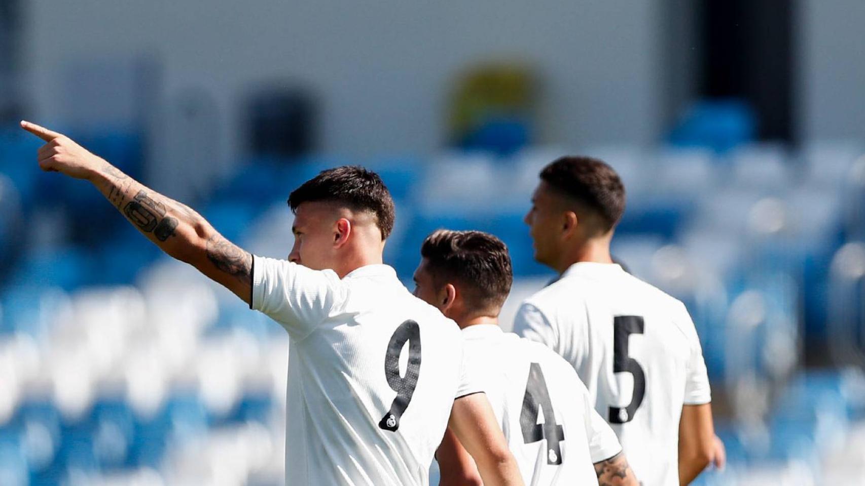 Cristo celebra un gol con el Castilla