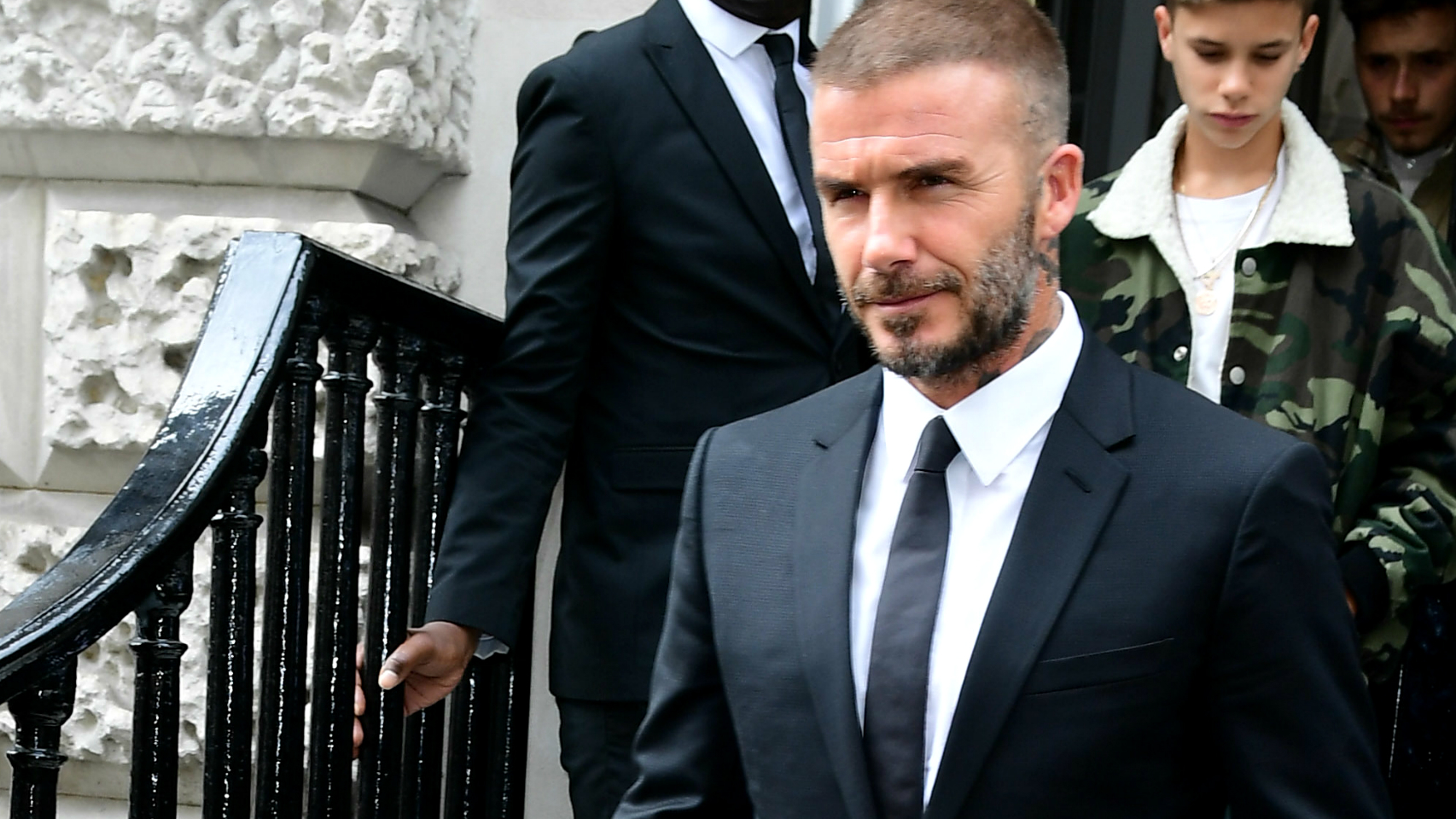 David Beckham vestido de traje