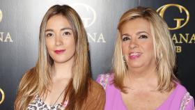 Carmen Rosa Almoguera junto a su madre Carmen Borrego.