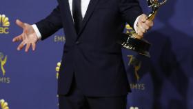 Peter Dinklage en los premios Emmy.
