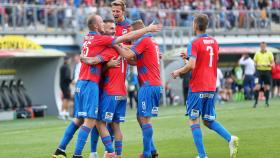 Los jugadores del Viktoria Plzen celebran un gol. Foto: Twitter (@fcviktoria_en)