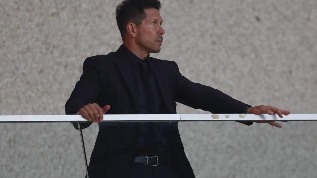 Simeone, en la grada en el AS Mónaco - Atlético Madrid