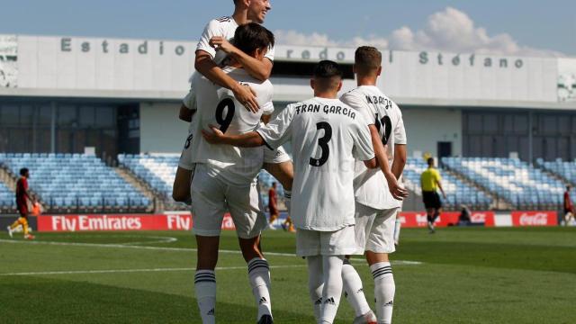 El juvenil celebra el primer gol