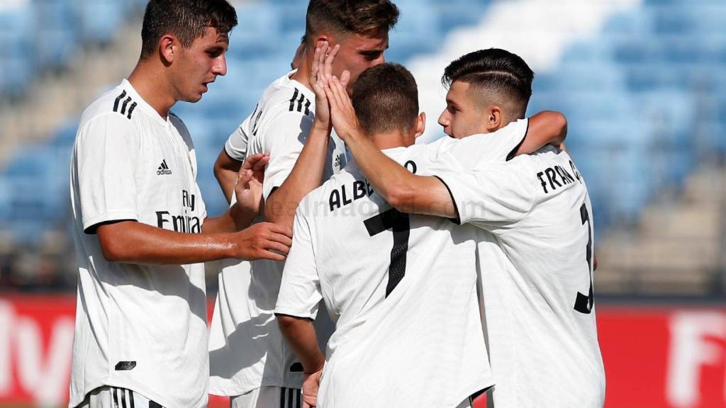 Los jugadores del Juvenil A celebran el tercer gol ante la Roma