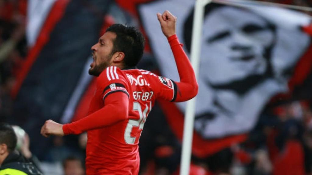 Garay celebra un gol durante su etapa en el Benfica. Foto: slbenfica.pt