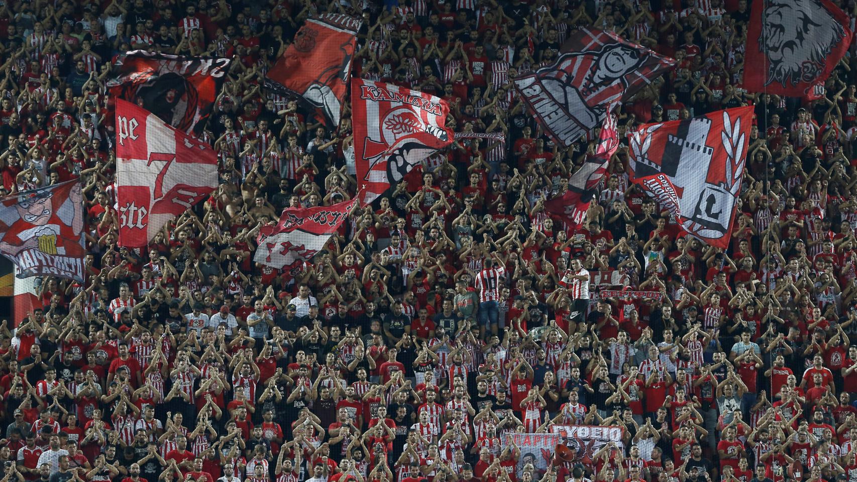 La afición de Olympiacos durante un partido