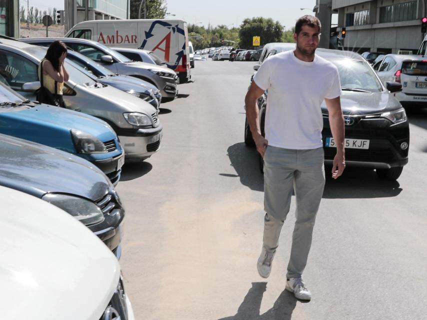 Julián Contreras a la salida de su casa el día del desahucio.